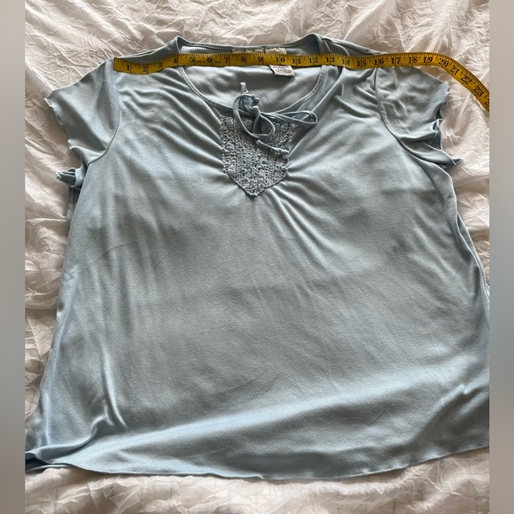 Authentic Faded Glory Light Blue Short Sleeve U-Neck Shirt - Picture 5 of 9